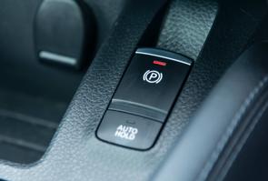 Any small auto 1.4 without handbrake?